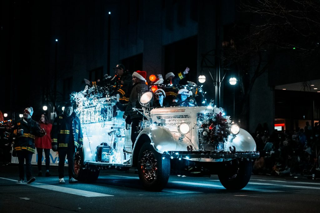 Holiday Magic on Wheels: Luxury Limo Tours of America’s Best Christmas Light Displays
