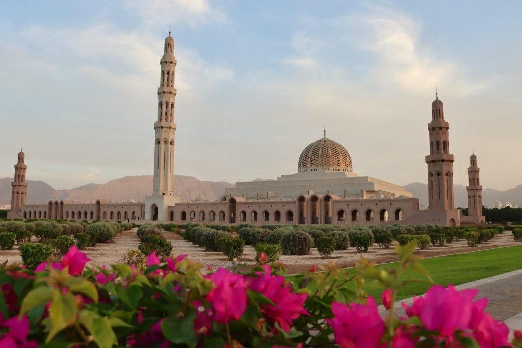 Discover Muscat’s Arabian Splendor: Luxury Limousine Tours Through Oman’s Jewel