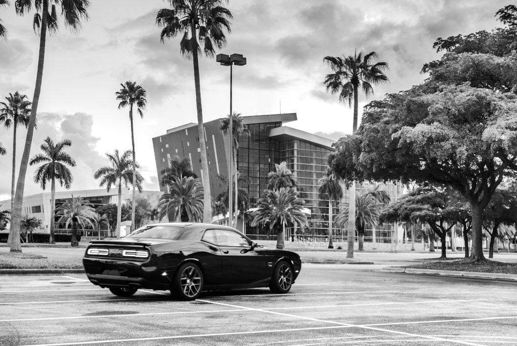 Wedding Limo Hire in Miami β What to Expect and What It Costs