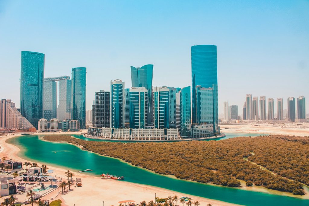 Abu Dhabi vs Dubai: Which City Has Better Luxury Car Hire Options?