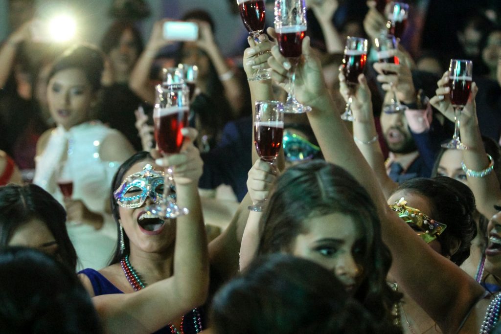 Prom Night Limo Hire in the USA: Safety Tips, Real Costs & Questions Every Parent Should Ask