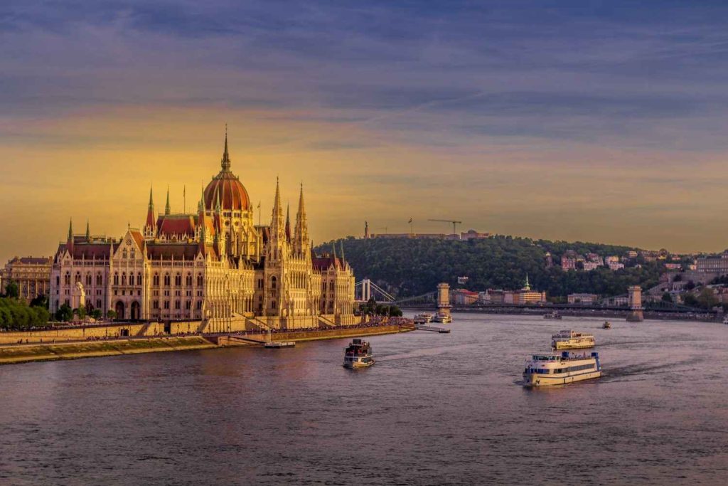 Budapest Airport Limo Transfer: BUD to City Centre, Costs & How to Book