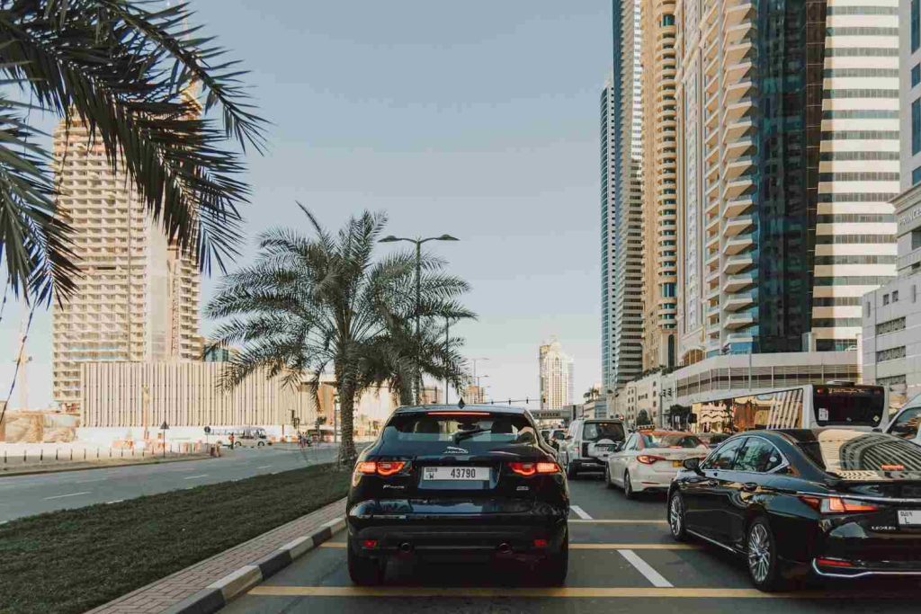 Booking a VIP Chauffeur in Dubai: How to Compare Operators and Get the Best Quote