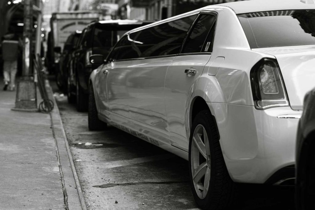 Limousine Charter in Singapore: What It Means, How It’s Priced, and How to Book
