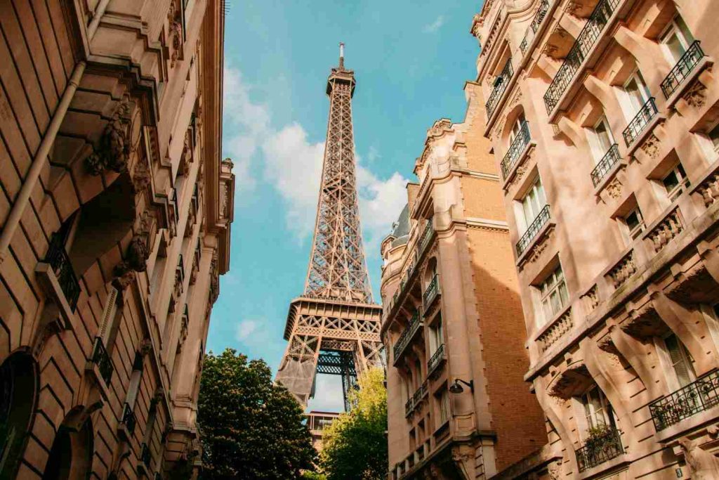 Chauffeur Services in Paris: CDG Airport, Orly & City Transfers — The Complete Guide